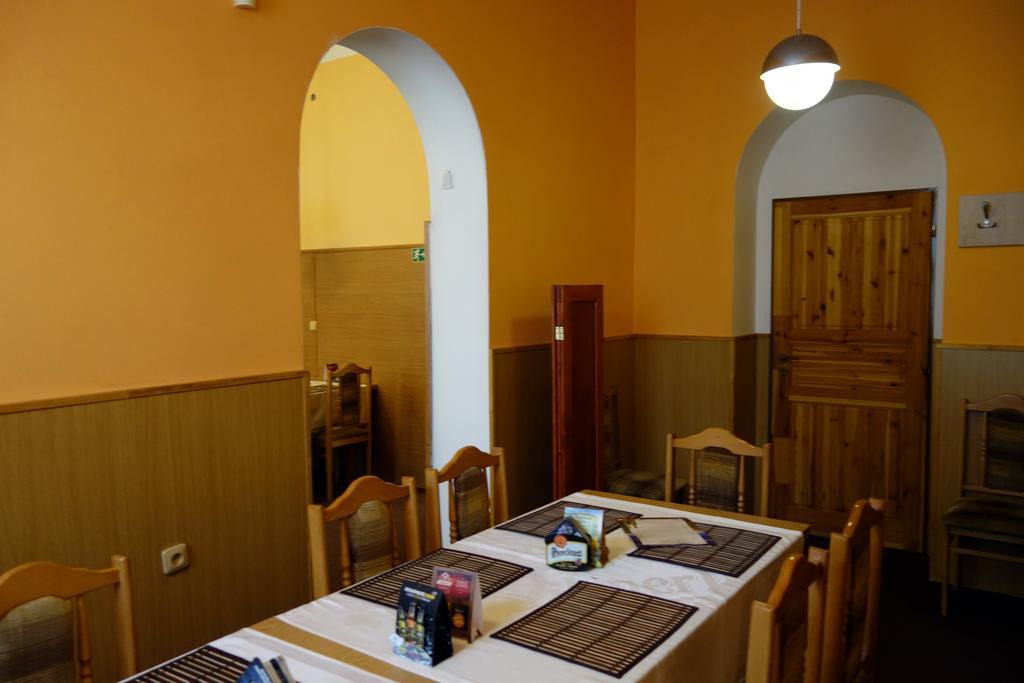 Restaurace Alvi Hotel Ostrava Exterior photo